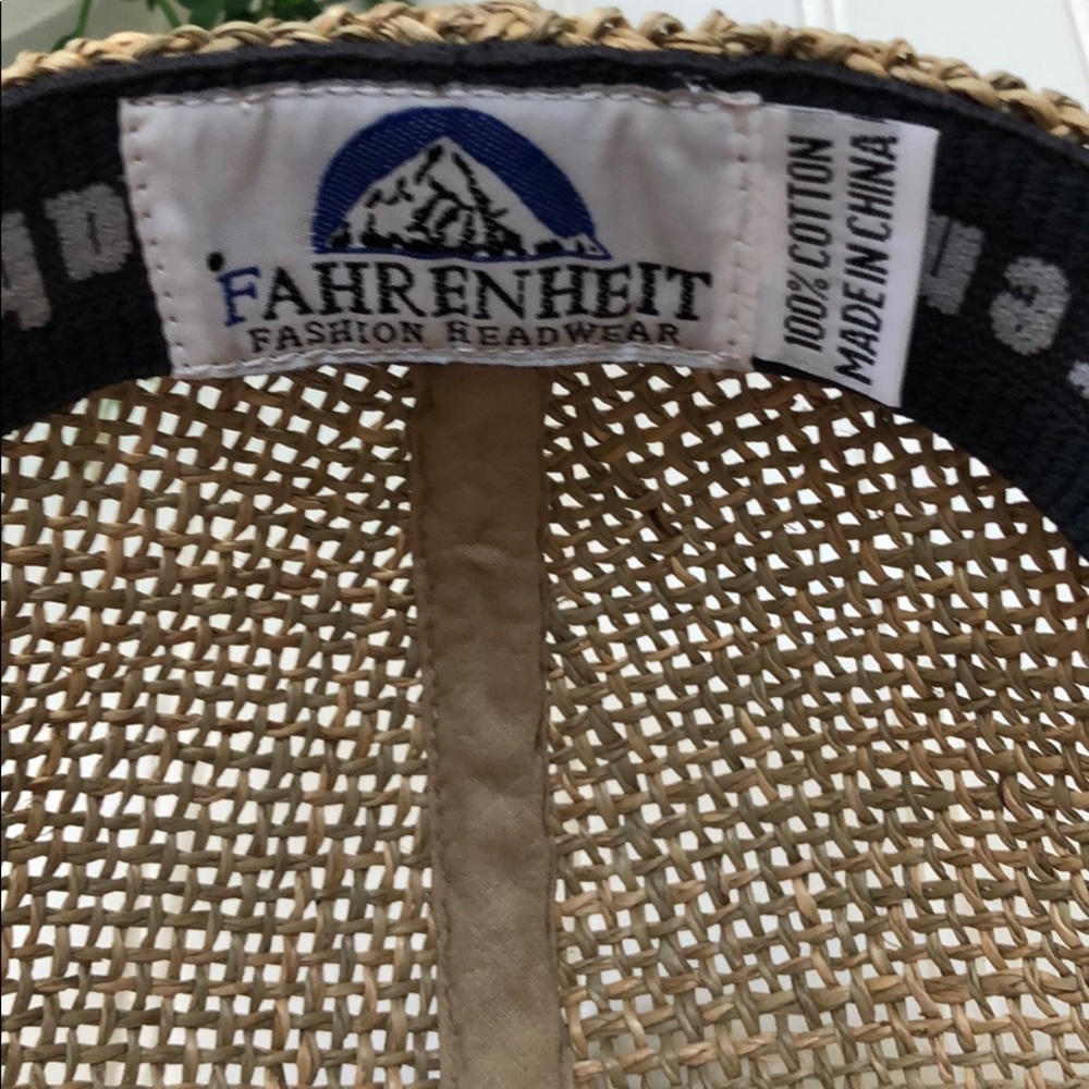 Fahrenheit hat - Picture 5 of 8